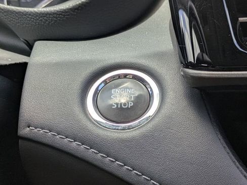 Used 2023 Toyota Highlander XLE AWD/4WD image 33