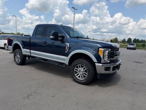 Used 2017 Ford F250 Lariat w/ Lariat Value Package AWD/4WD image 2