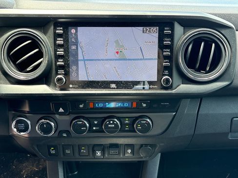 Used 2020 Toyota Tacoma TRD Sport w/ TRD Premium Sport Package AWD/4WD image 24