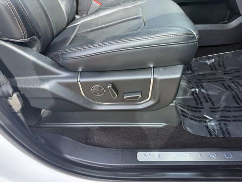 Used 2019 Ford Expedition Platinum image 39