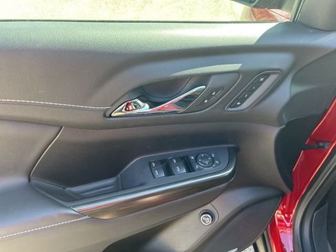 Used 2023 GMC Acadia SLT w/ Preferred Package image 8