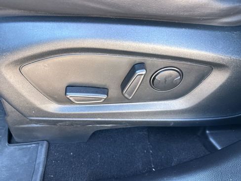 Used 2022 Ford Explorer XLT w/ Equipment Group 202A image 22