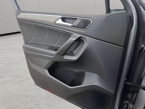 Used 2023 Volkswagen Tiguan SE R-Line image 17