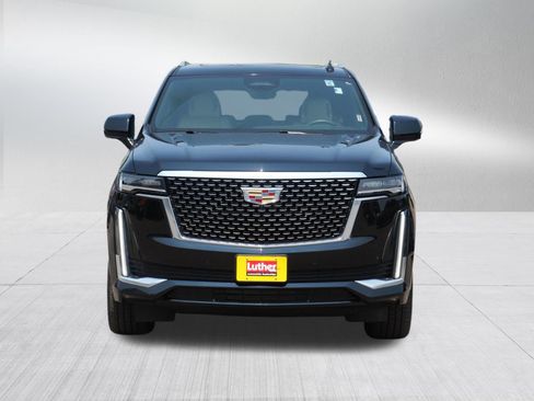 Used 2024 Cadillac Escalade Premium Luxury AWD/4WD image 2