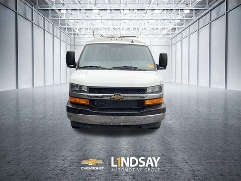 Used 2022 Chevrolet Express 3500 w/ Power Convenience Package RWD image 3
