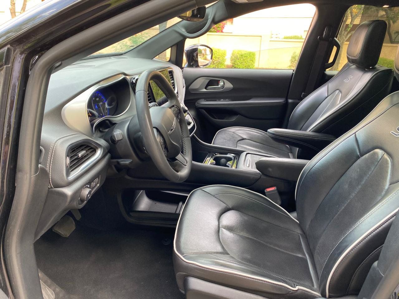Used 2025 Chrysler Pacifica Limited FWD image 33