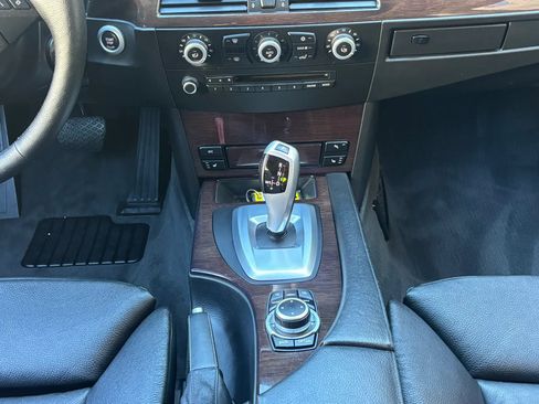 Used 2010 BMW 535i xDrive Wagon AWD/4WD image 30