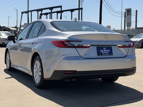 Used 2025 Toyota Camry LE FWD image 7