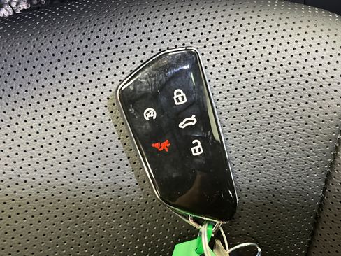 Used 2025 Volkswagen Atlas SEL AWD/4WD image 37