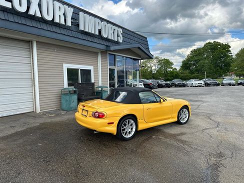 Used 2002 MAZDA MX-5 Miata RWD image 3