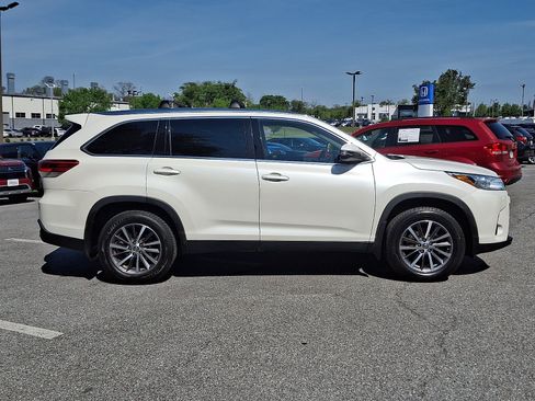Used 2019 Toyota Highlander XLE AWD/4WD image 7