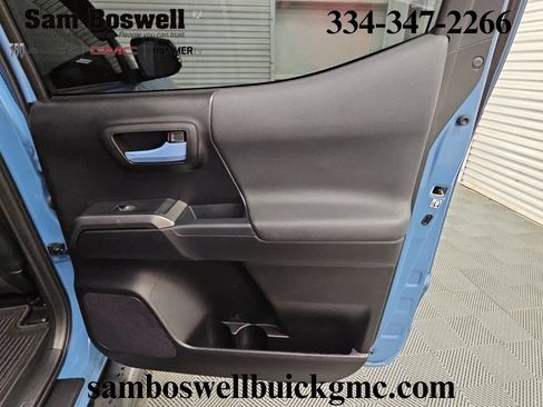 Used 2019 Toyota Tacoma TRD Sport AWD/4WD image 35