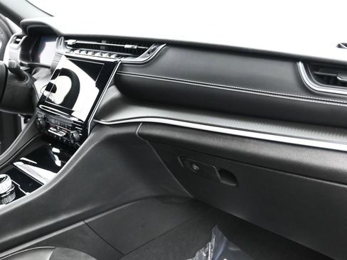 Certified 2024 Jeep Grand Cherokee Altitude image 32