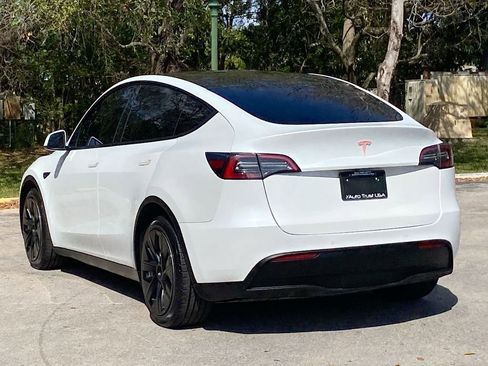 Used 2022 Tesla Model Y Long Range image 7
