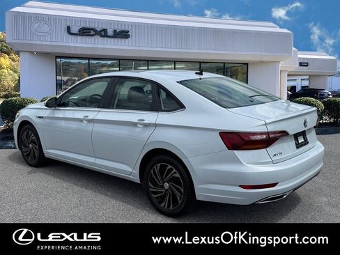 Used 2019 Volkswagen Jetta SEL Premium image 3