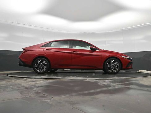 Certified 2025 Hyundai Elantra Limited image 39
