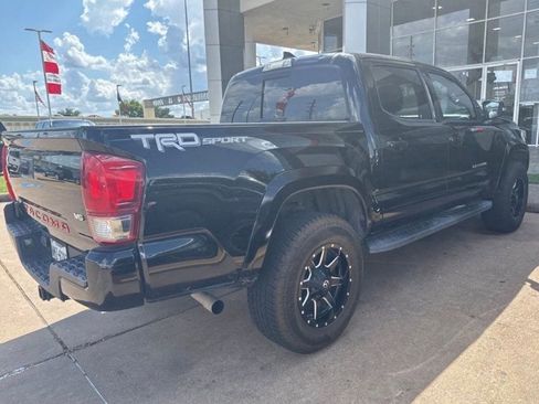 Used 2017 Toyota Tacoma TRD Sport w/ Tow Package RWD image 3