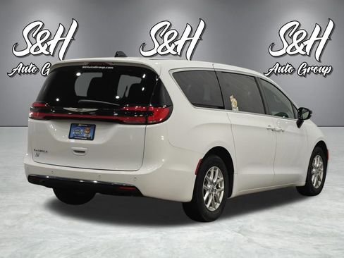 Used 2025 Chrysler Pacifica Select FWD image 19
