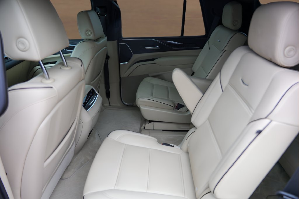 Used 2021 Cadillac Escalade Premium Luxury RWD image 25