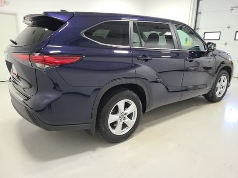 Used 2023 Toyota Highlander LE FWD image 11