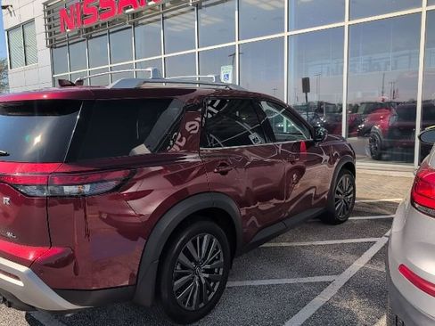 Used 2024 Nissan Pathfinder SL w/ SL Premium Package image 8