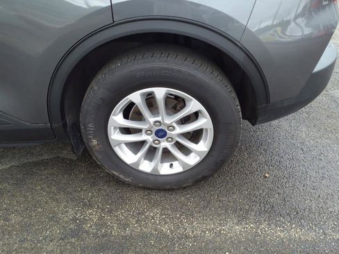 Used 2022 Ford Escape SE w/ Cold Weather Package image 4