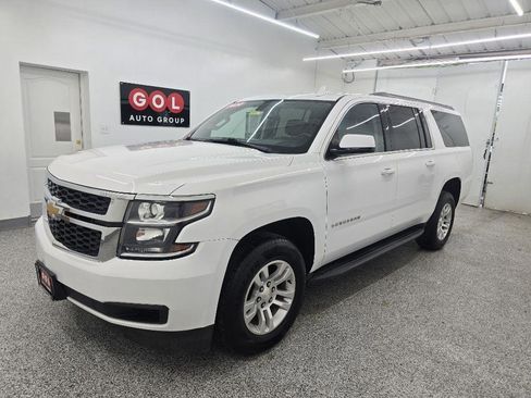 Used 2020 Chevrolet Suburban LS RWD image 4