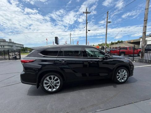 Used 2022 Toyota Highlander Limited AWD/4WD image 7