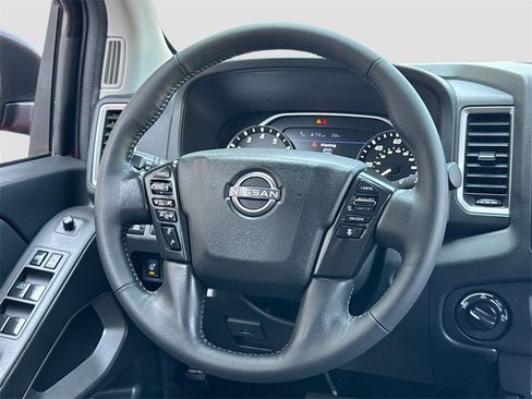 Used 2022 Nissan Frontier SV image 18