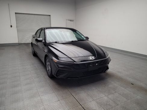 Used 2024 Hyundai Elantra SEL FWD image 14