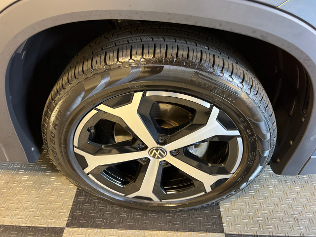 Certified 2025 Volkswagen Tiguan SE FWD image 10
