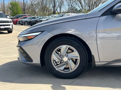 New 2026 Hyundai Elantra SE image 8