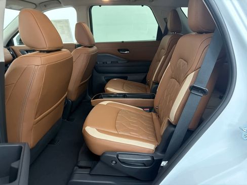 New 2026 Nissan Pathfinder Platinum AWD/4WD image 16