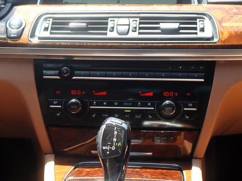 Used 2014 BMW 750Li xDrive AWD/4WD image 13