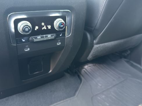 Used 2023 GMC Yukon Denali AWD/4WD image 27