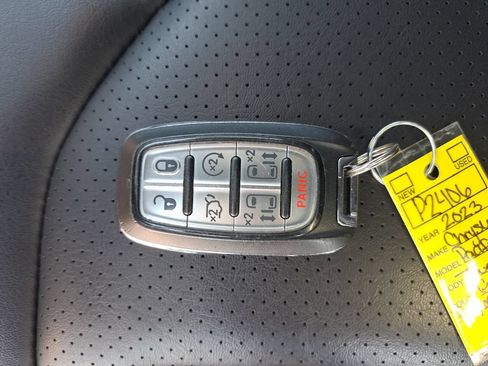 Certified 2023 Chrysler Pacifica Touring-L FWD image 35