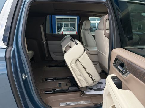 Used 2025 GMC Yukon XL Denali w/ Sun & Power Step Package AWD/4WD image 21