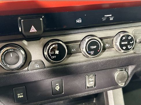 Used 2016 Toyota Tacoma TRD Off-Road w/ Towing Package image 14