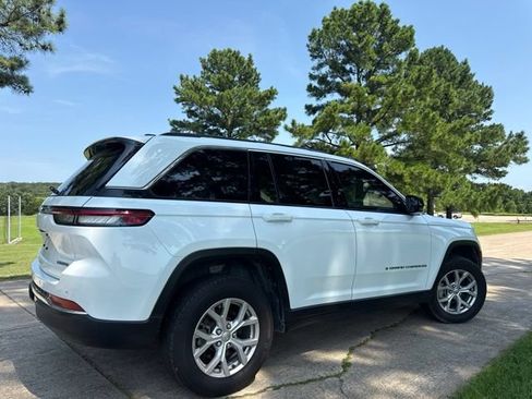 Used 2022 Jeep Grand Cherokee Limited RWD image 16
