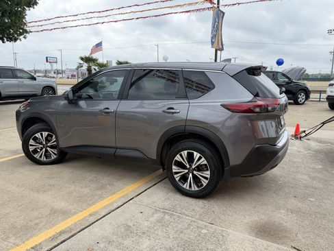Used 2023 Nissan Rogue SV FWD image 9