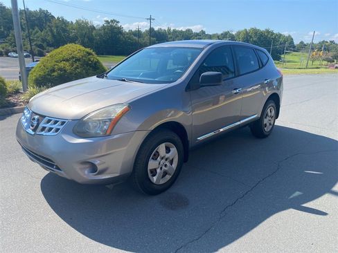 Used 2014 Nissan Rogue S FWD image 3