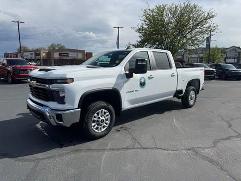 Used 2025 Chevrolet Silverado 3500 LT w/ Convenience Package AWD/4WD image 2