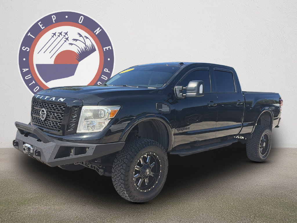 Used 2017 Nissan Titan PRO-4X w/ Pro-4x Convenience Package AWD/4WD image 2