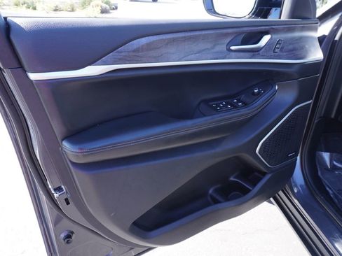 Used 2022 Jeep Grand Cherokee L Limited image 16