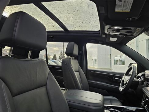 Used 2025 Chevrolet Tahoe Z71 w/ Comfort Package image 11