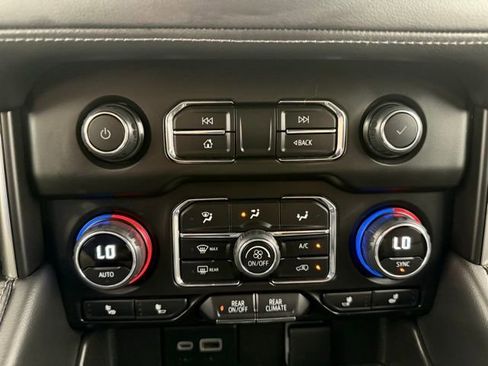 Used 2024 Chevrolet Suburban LT AWD/4WD image 41