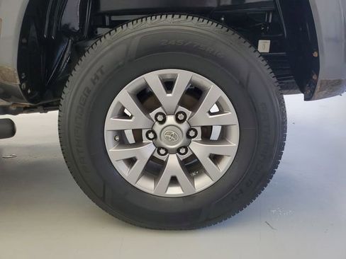 Used 2016 Toyota Tacoma SR5 w/ SR5 Appearance Package (SN) RWD image 11