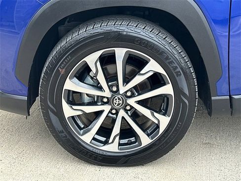 Certified 2022 Toyota Corolla Cross XLE image 5