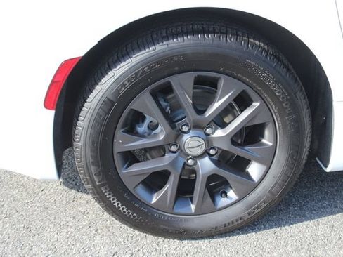 Used 2024 Chrysler Pacifica Limited w/ Uconnect Theater Family Group FWD image 38