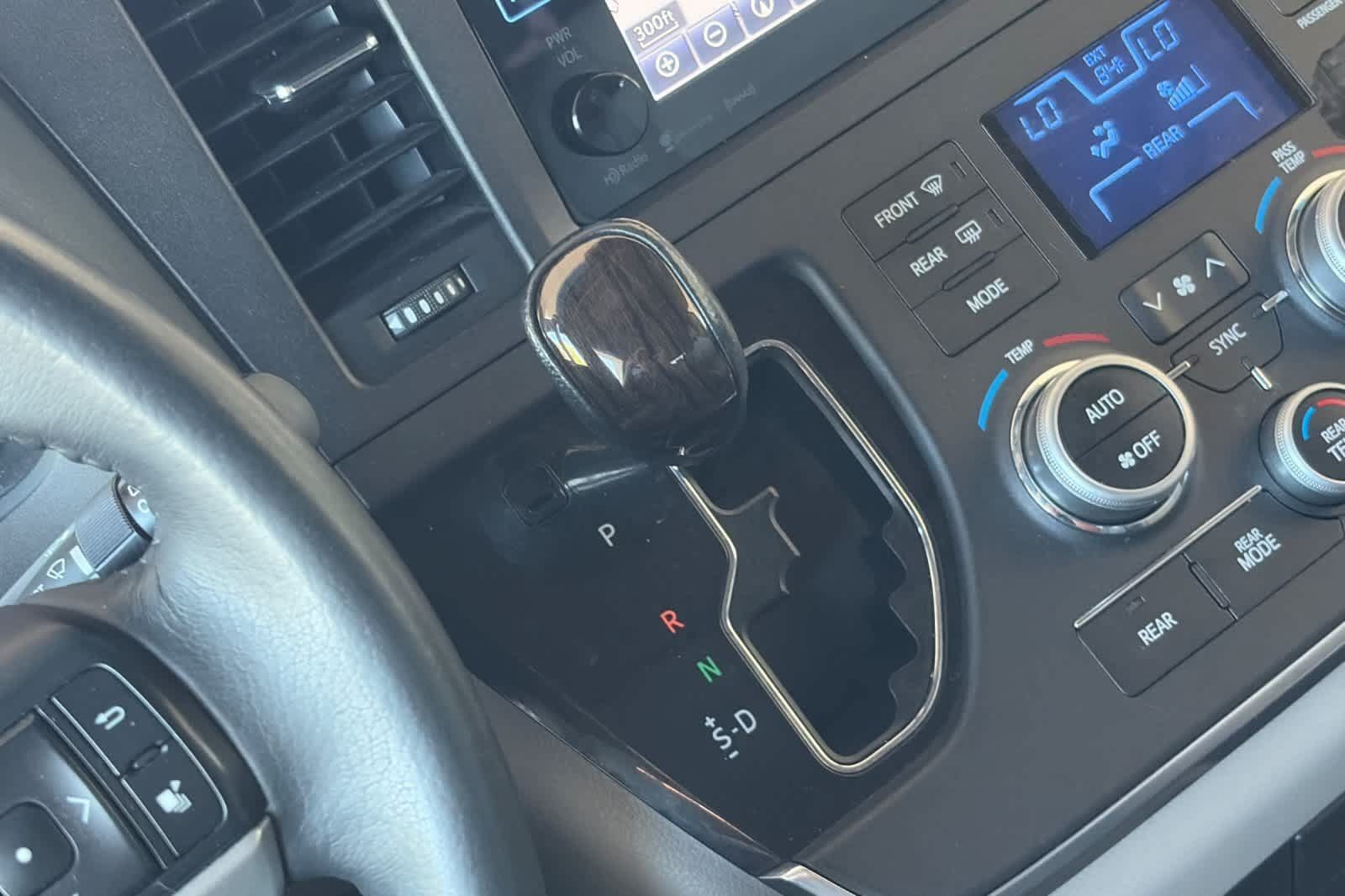 Used 2016 Toyota Sienna XLE w/ XLE Navigation Package FWD image 24